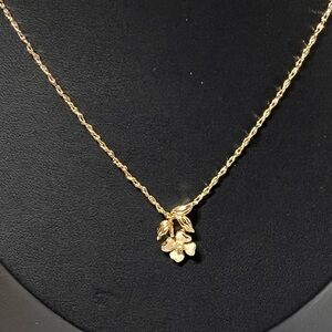 Avon Gold Floral Charm Necklace - Gold Tone
NEW